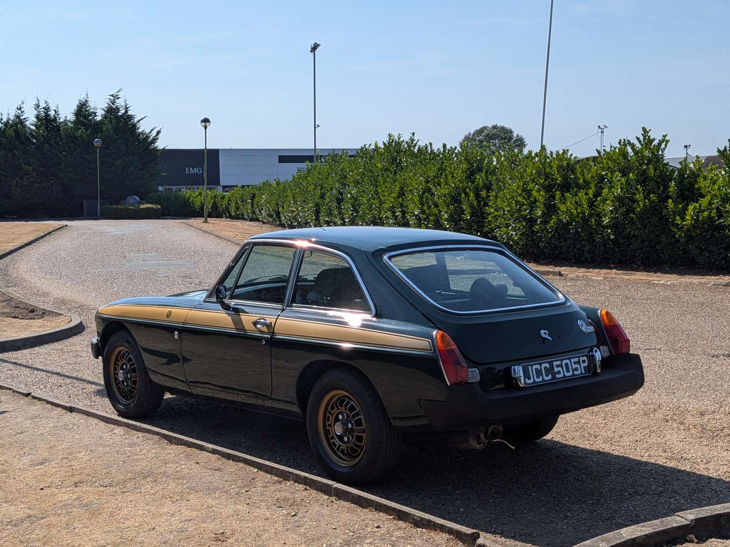 <p>1975 MG B GT JUBILEE</p>