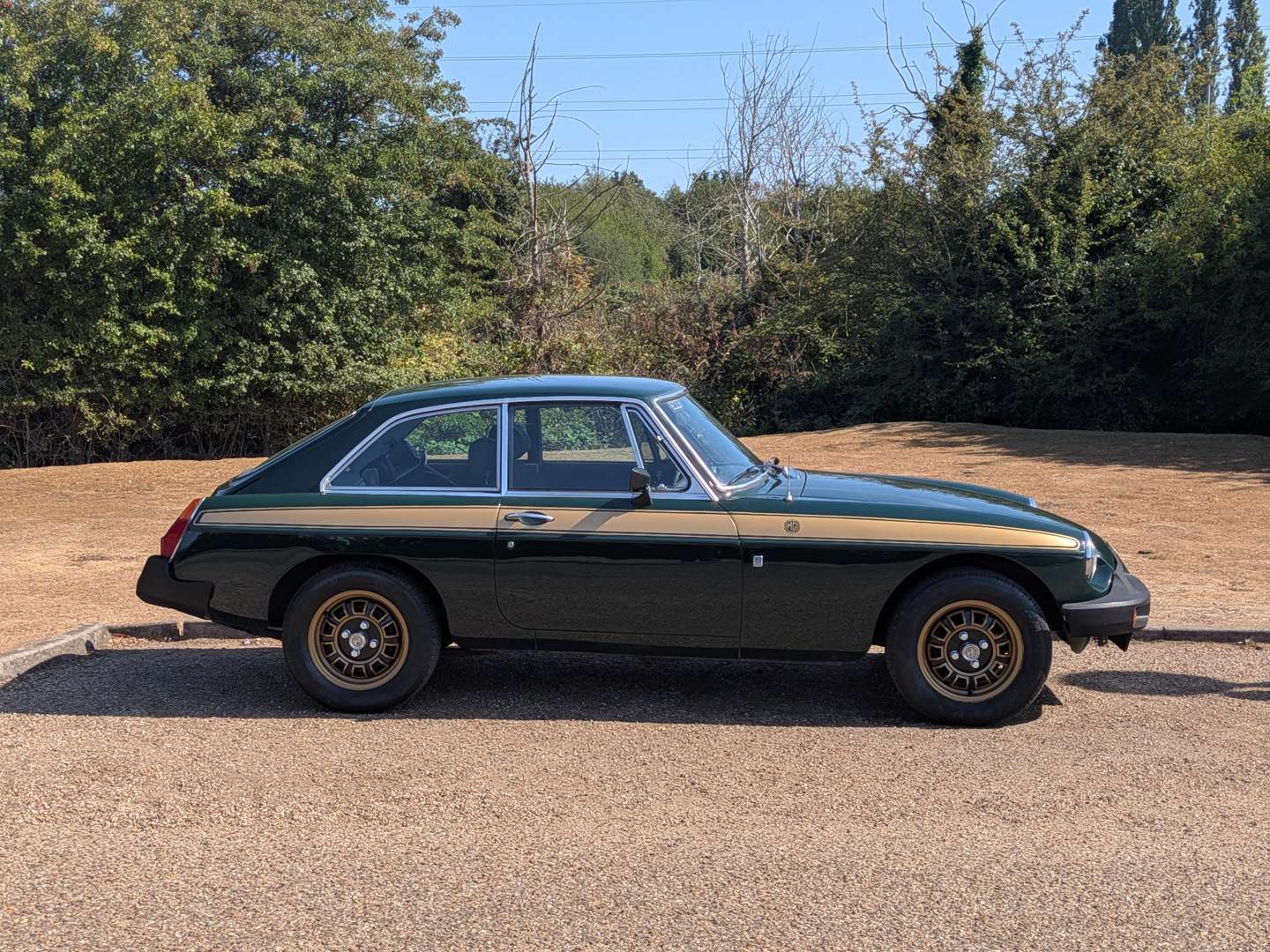 <p>1975 MG B GT JUBILEE</p>
