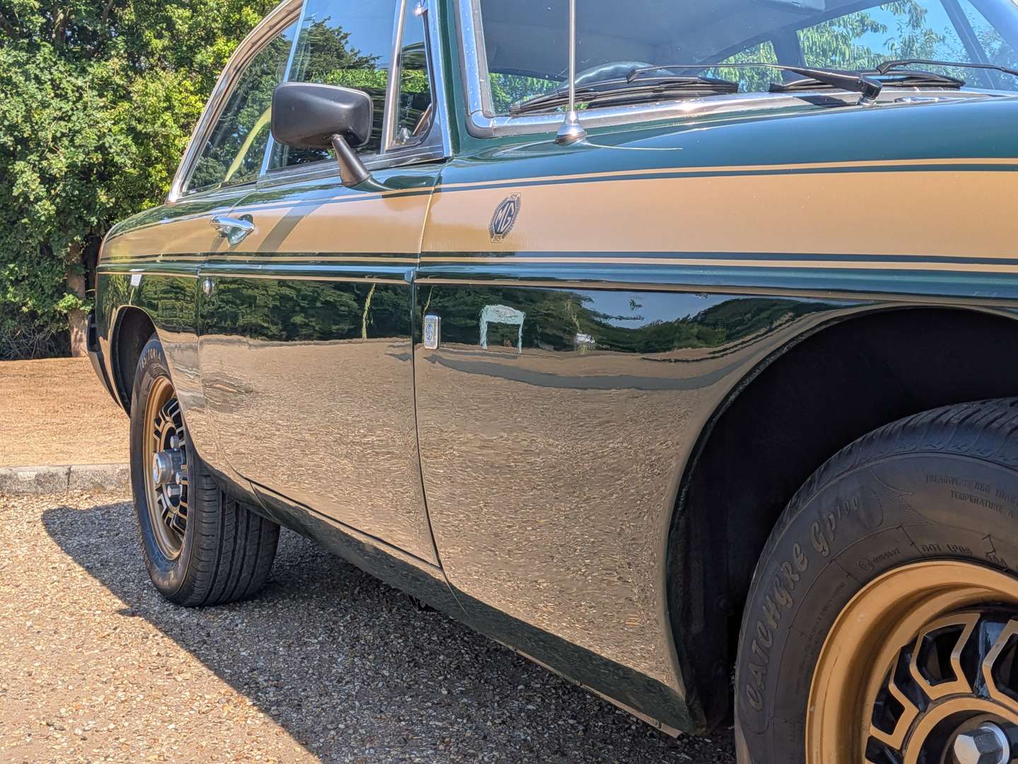 <p>1975 MG B GT JUBILEE</p>