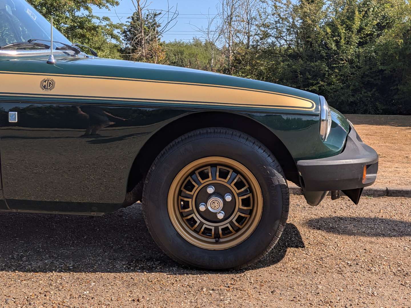 <p>1975 MG B GT JUBILEE</p>