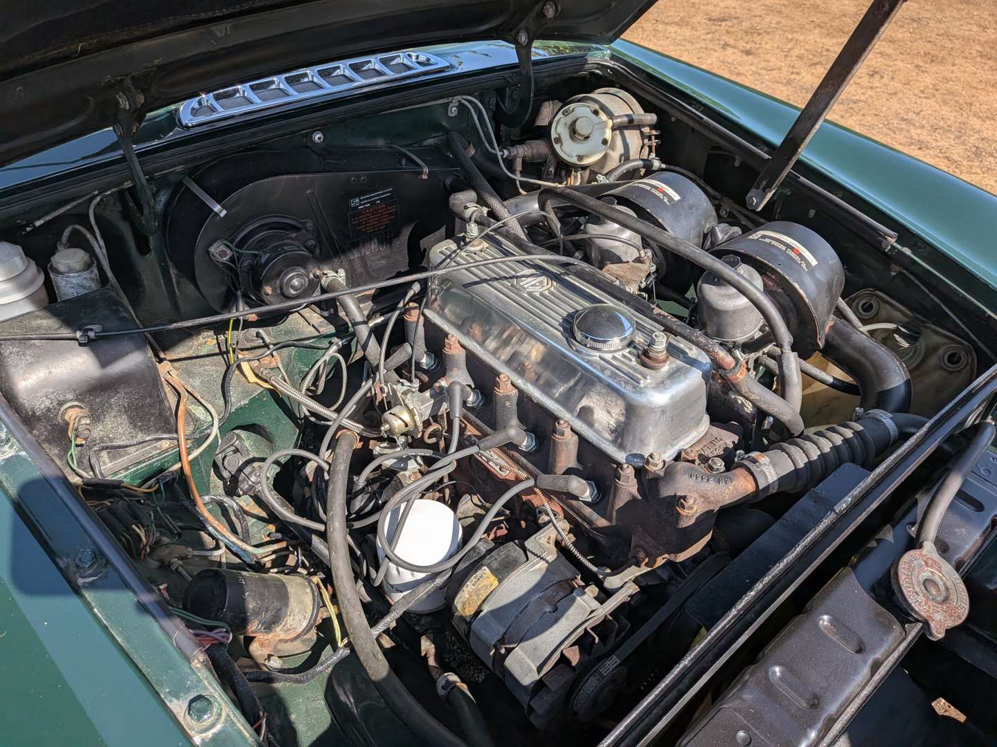 <p>1975 MG B GT JUBILEE</p>