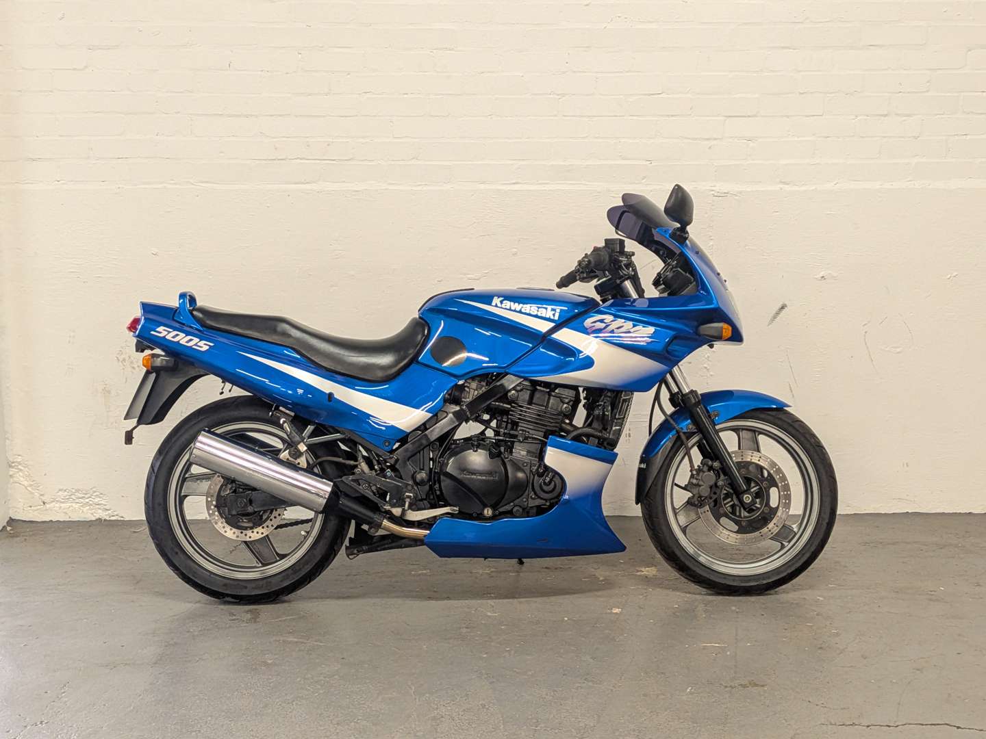 <p>2000 KAWASAKI GPZ 500 S</p>