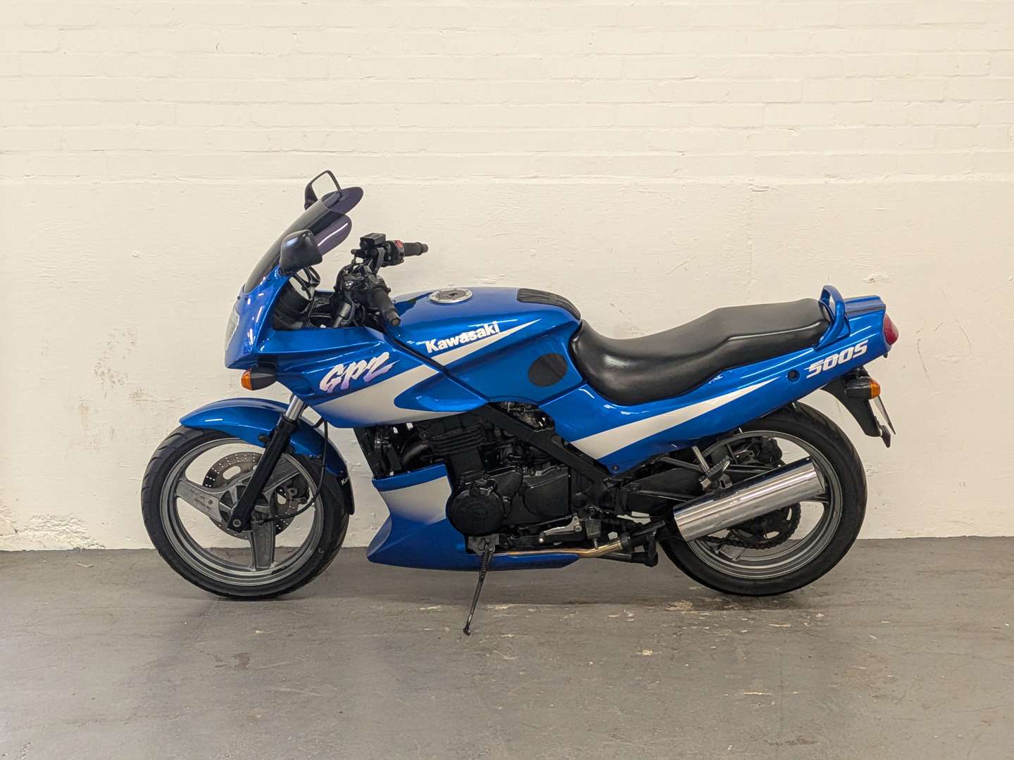 <p>2000 KAWASAKI GPZ 500 S</p>