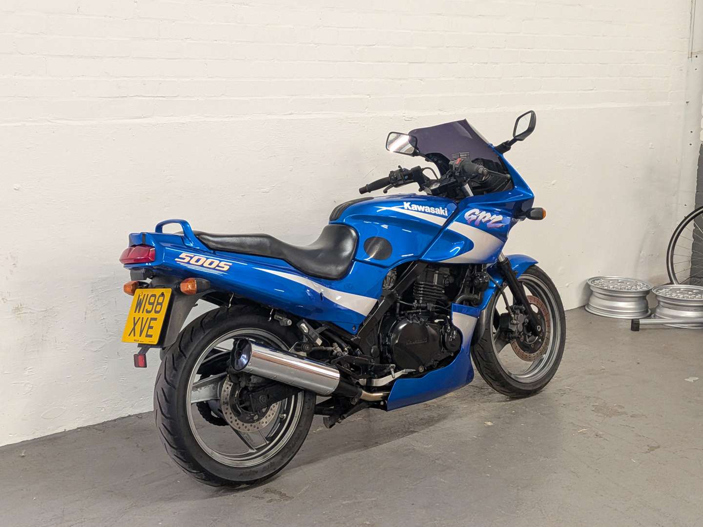 <p>2000 KAWASAKI GPZ 500 S</p>