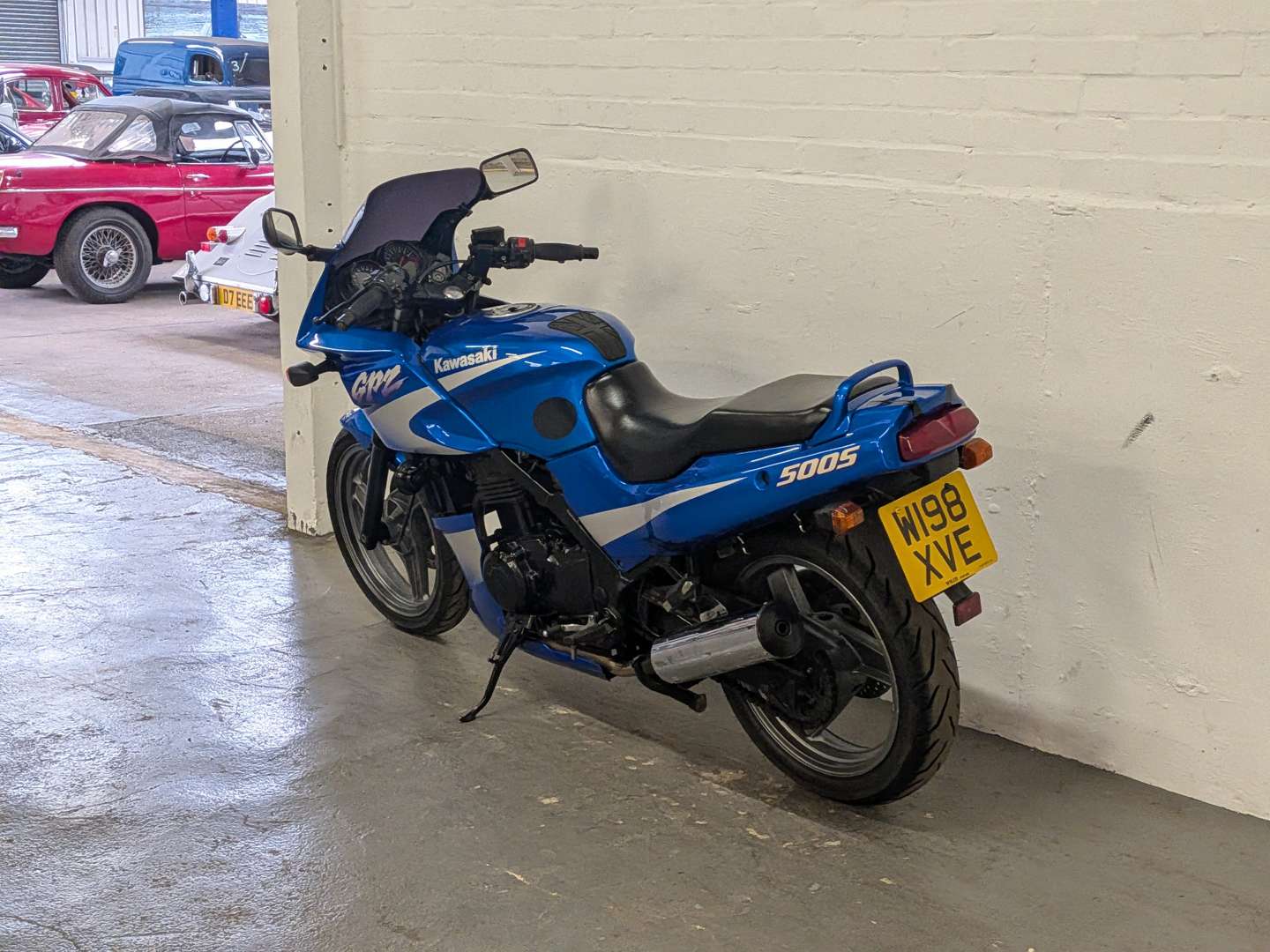 <p>2000 KAWASAKI GPZ 500 S</p>