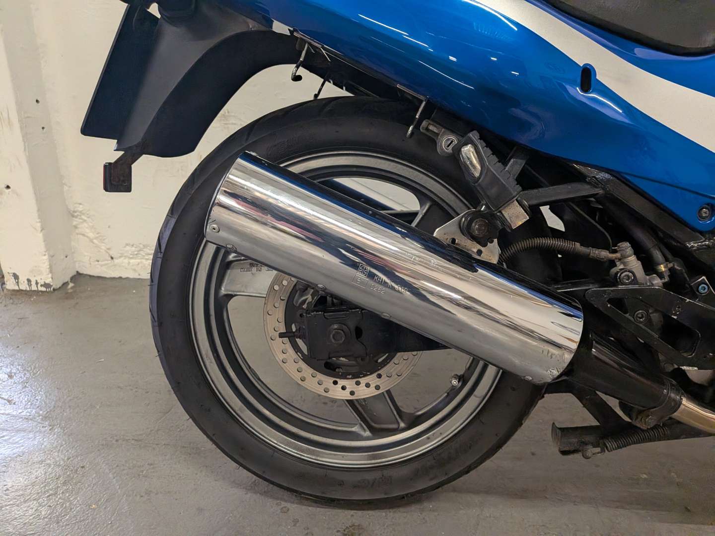 <p>2000 KAWASAKI GPZ 500 S</p>