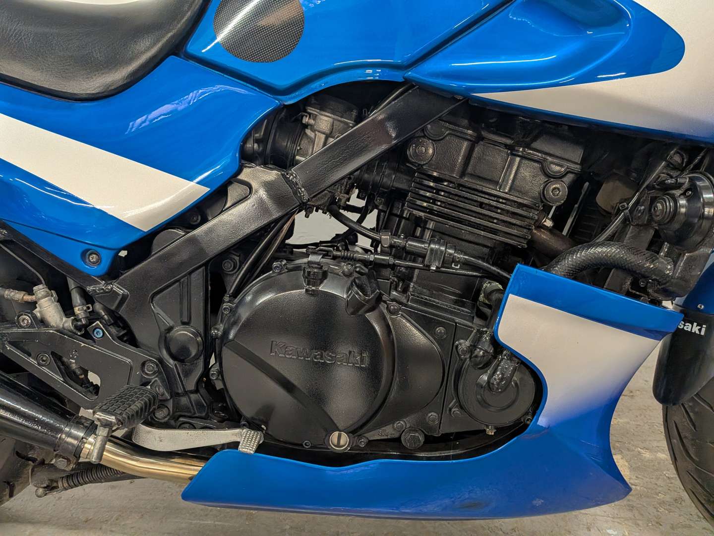 <p>2000 KAWASAKI GPZ 500 S</p>