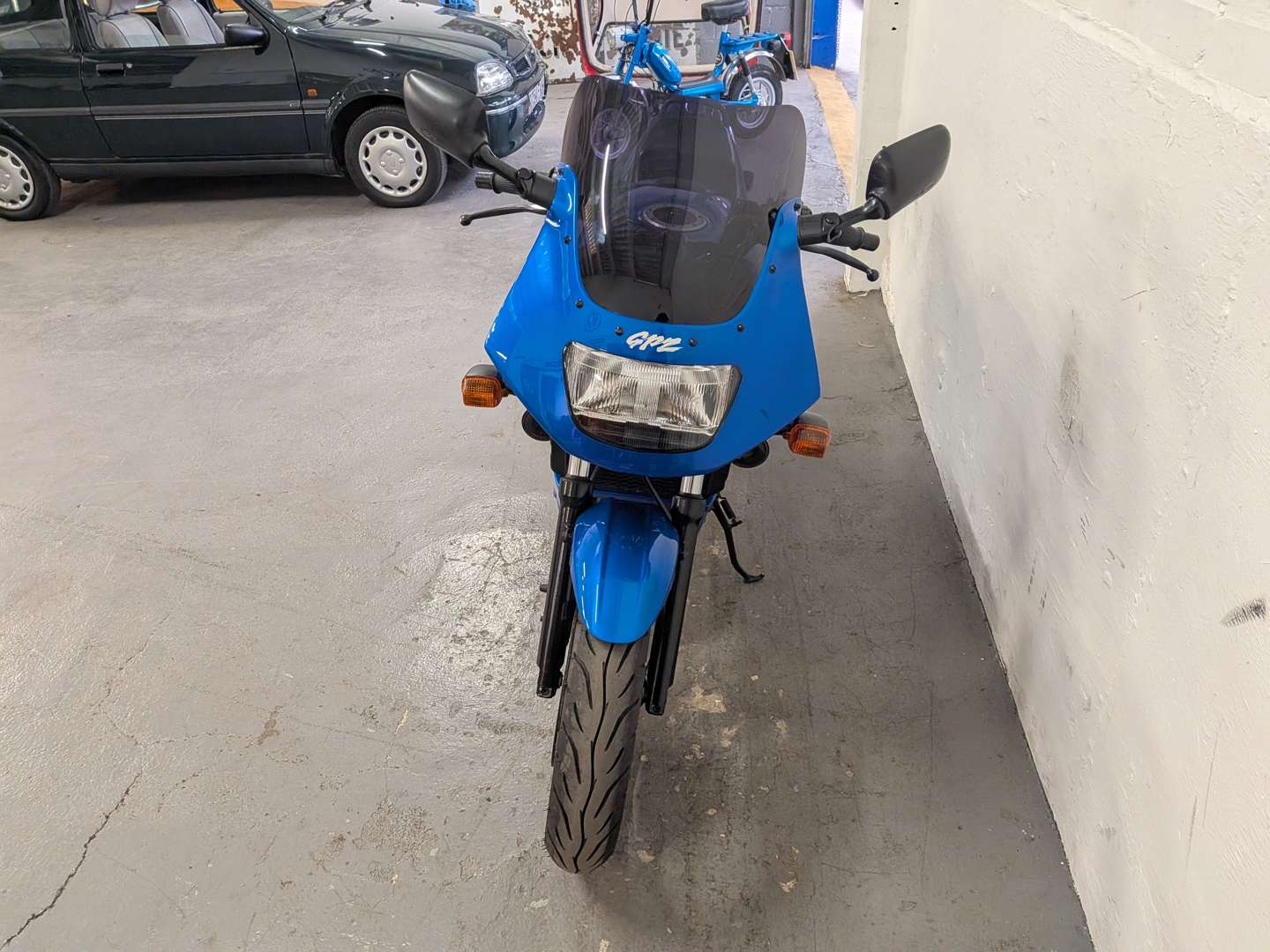 <p>2000 KAWASAKI GPZ 500 S</p>