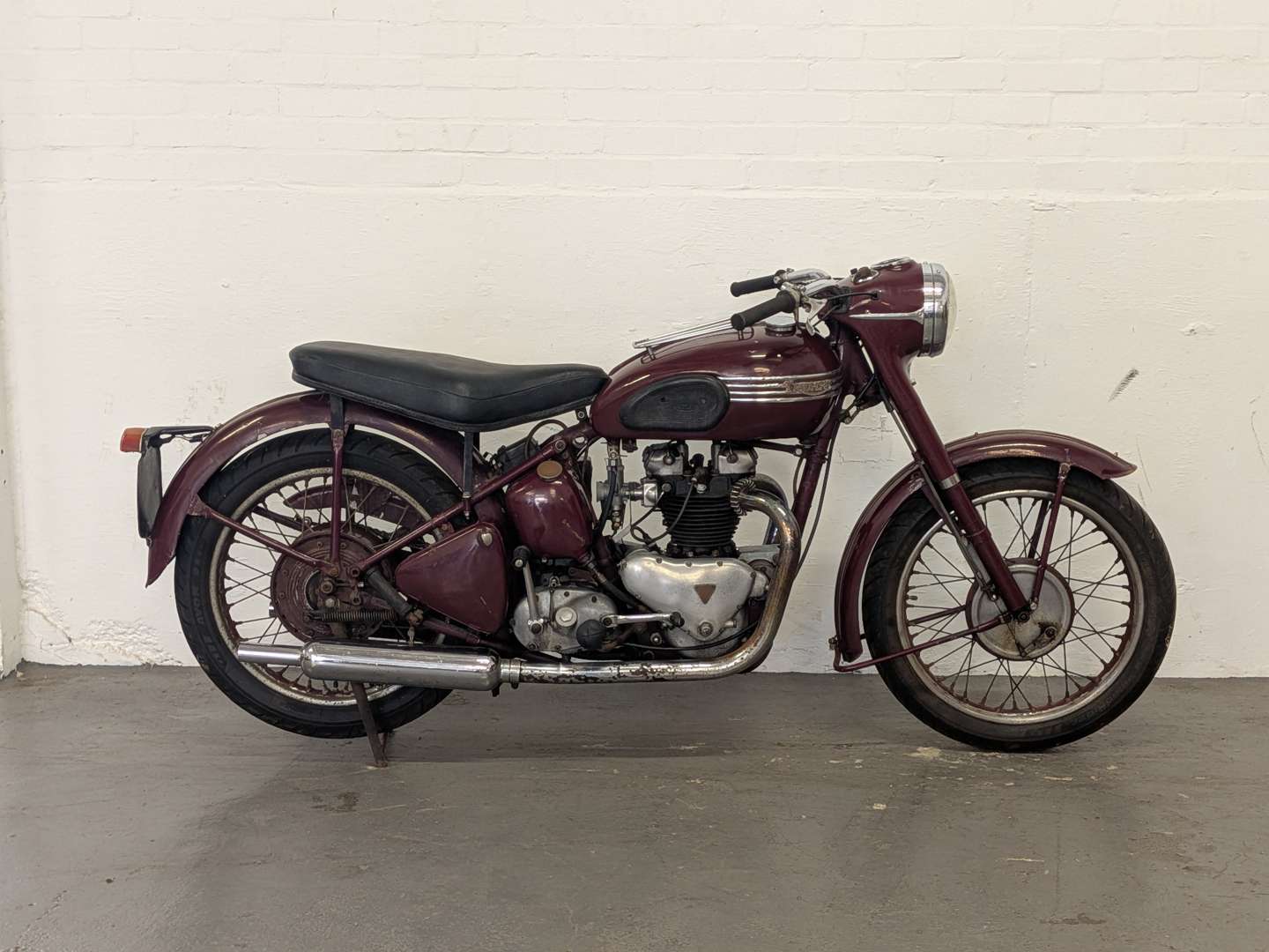 <p>1947 TRIUMPH SPEEDTWIN</p>