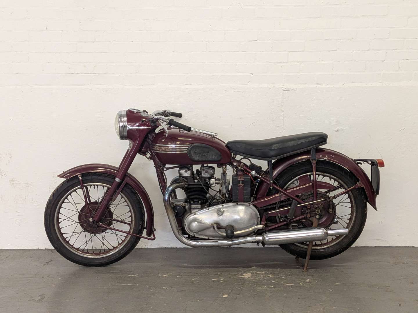 <p>1947 TRIUMPH SPEEDTWIN</p>