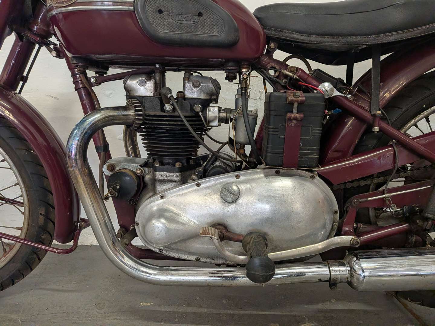 <p>1947 TRIUMPH SPEEDTWIN</p>