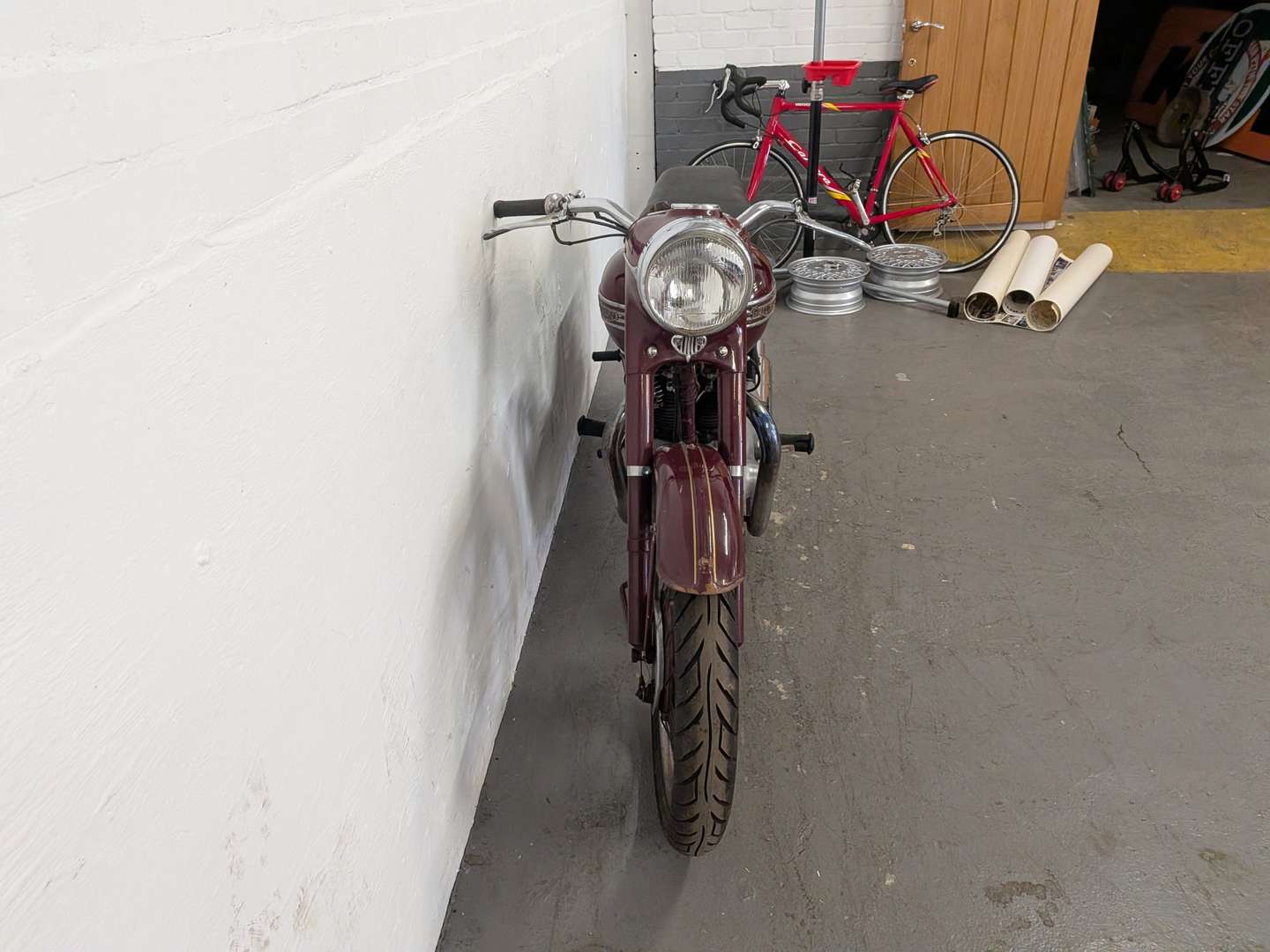<p>1947 TRIUMPH SPEEDTWIN</p>