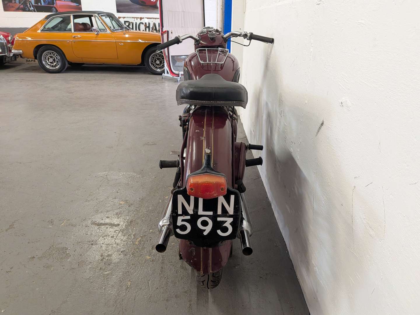 <p>1947 TRIUMPH SPEEDTWIN</p>