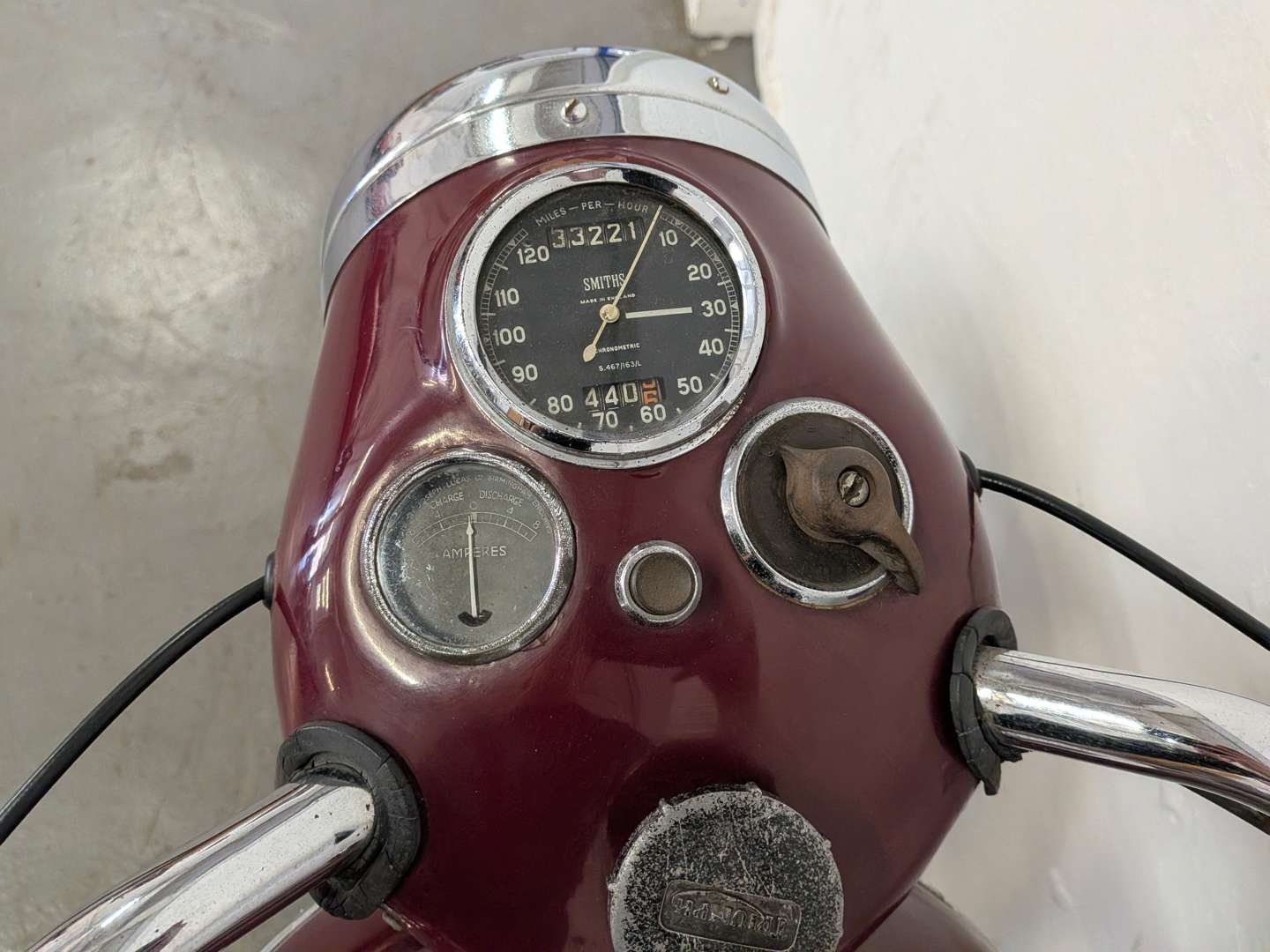 <p>1947 TRIUMPH SPEEDTWIN</p>