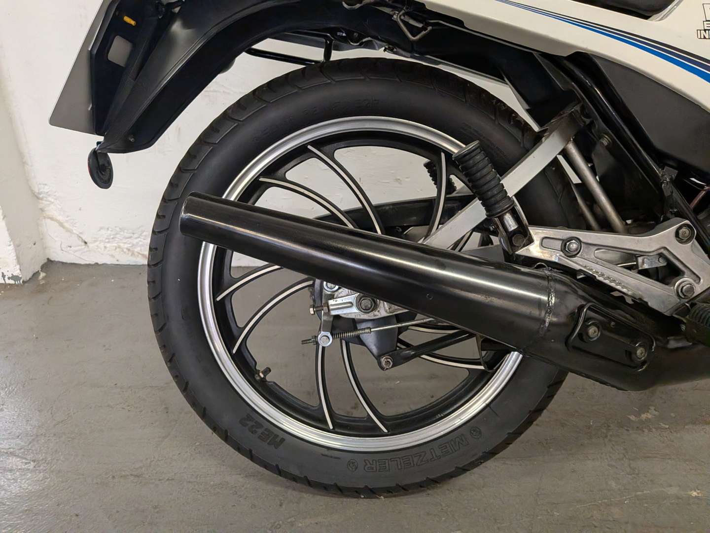 <p>1982 YAMAHA RD 125 LC</p>