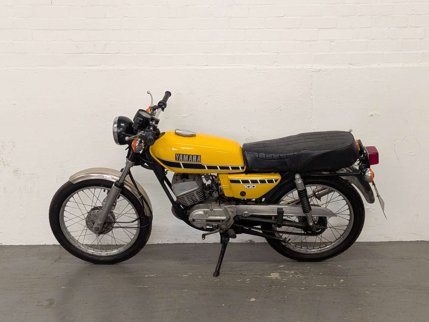 <p>1977 YAMAHA RS100</p>