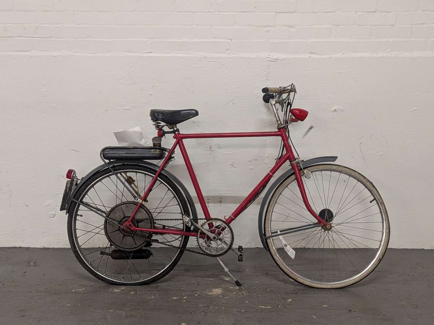 <p>1956 BSA WINGED WHEEL 35CC FITTED TO A TRIUMPH BICYCLE</p>
