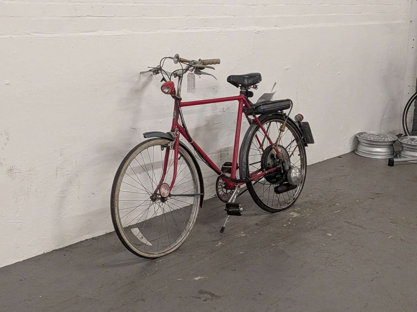<p>1956 BSA WINGED WHEEL 35CC FITTED TO A TRIUMPH BICYCLE</p>