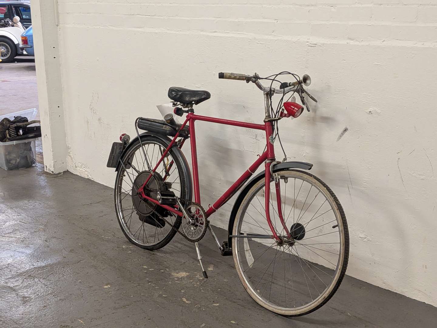 <p>1956 BSA WINGED WHEEL 35CC FITTED TO A TRIUMPH BICYCLE</p>
