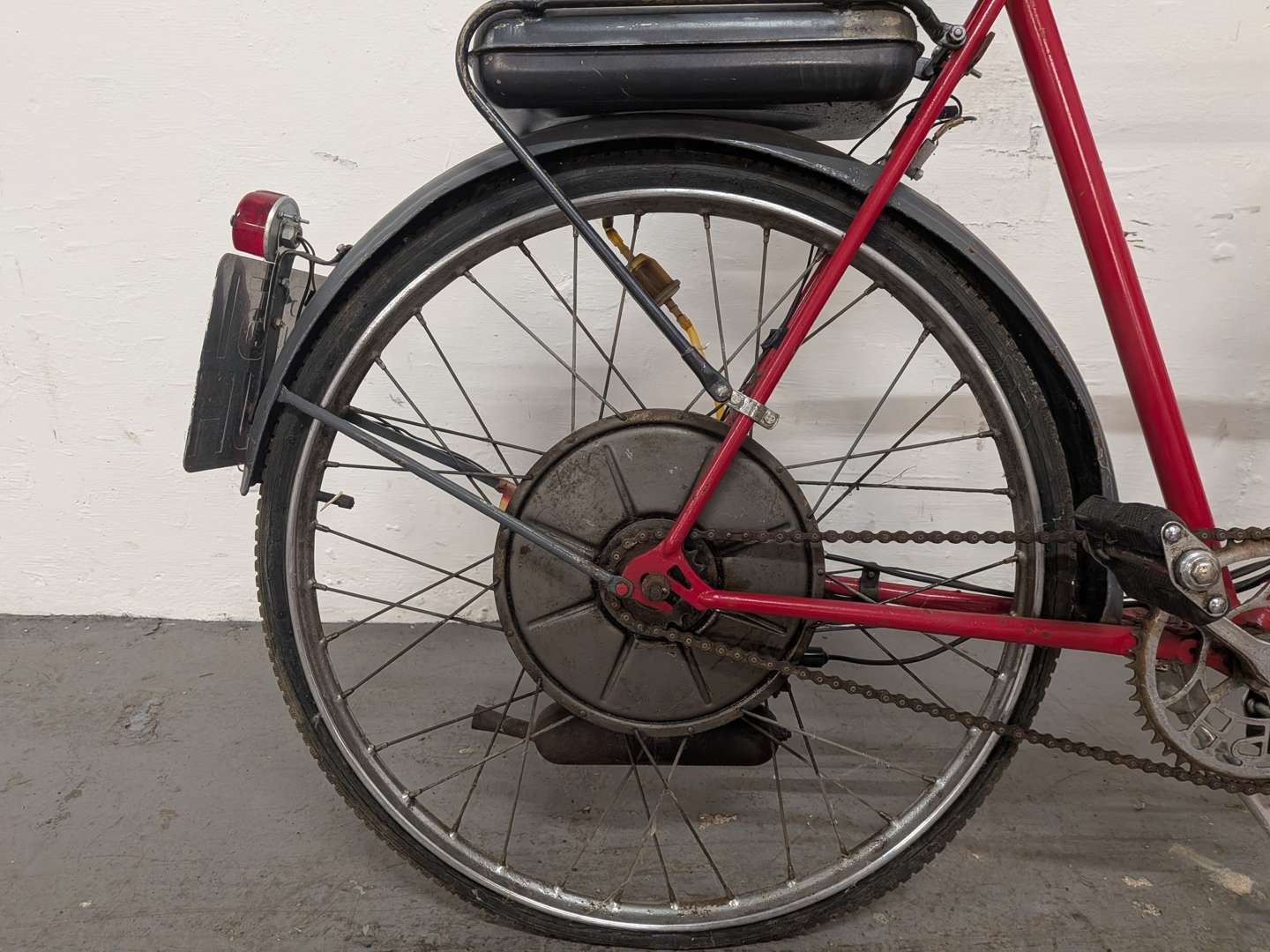 <p>1956 BSA WINGED WHEEL 35CC FITTED TO A TRIUMPH BICYCLE</p>