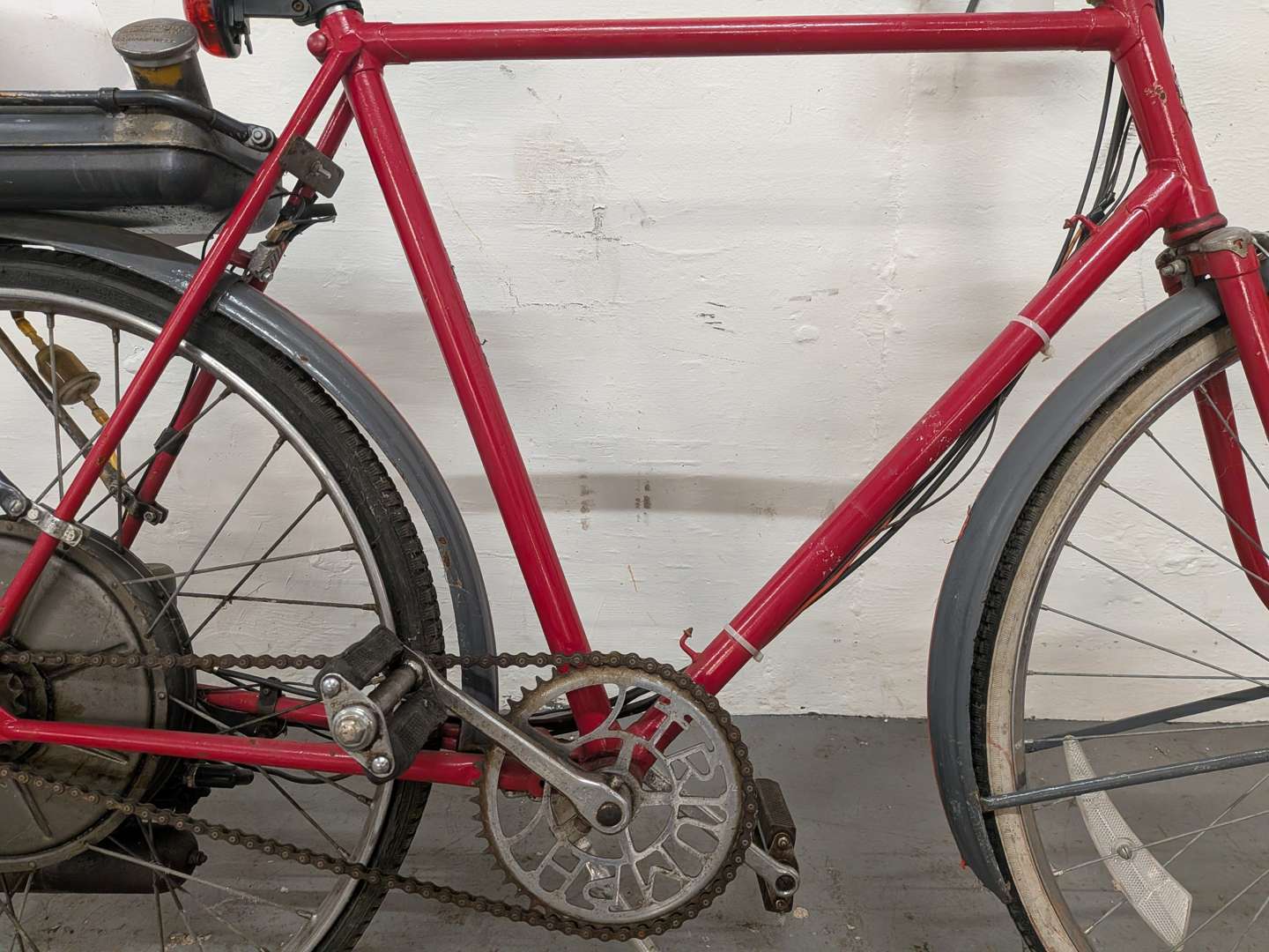<p>1956 BSA WINGED WHEEL 35CC FITTED TO A TRIUMPH BICYCLE</p>