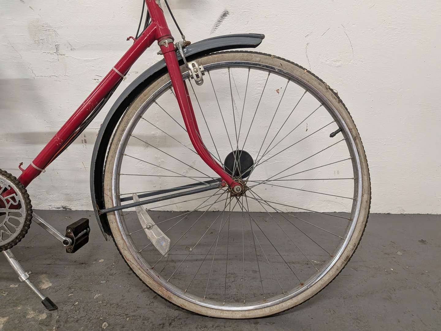 <p>1956 BSA WINGED WHEEL 35CC FITTED TO A TRIUMPH BICYCLE</p>