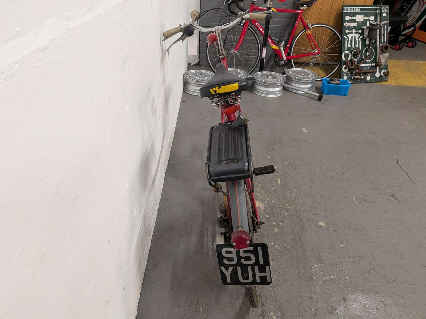 <p>1956 BSA WINGED WHEEL 35CC FITTED TO A TRIUMPH BICYCLE</p>