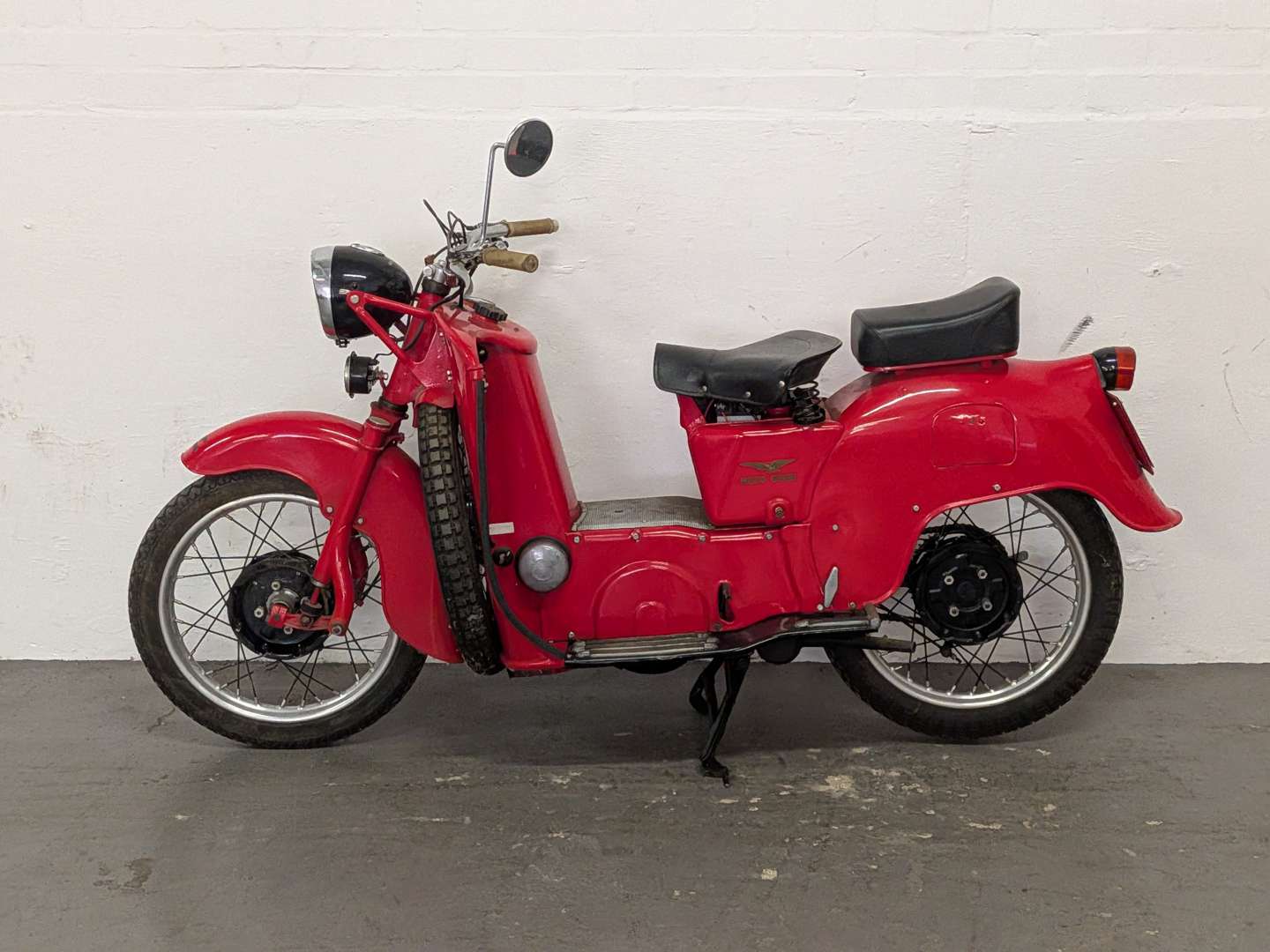 <p>1959 MOTO GUZZI 192CC</p>