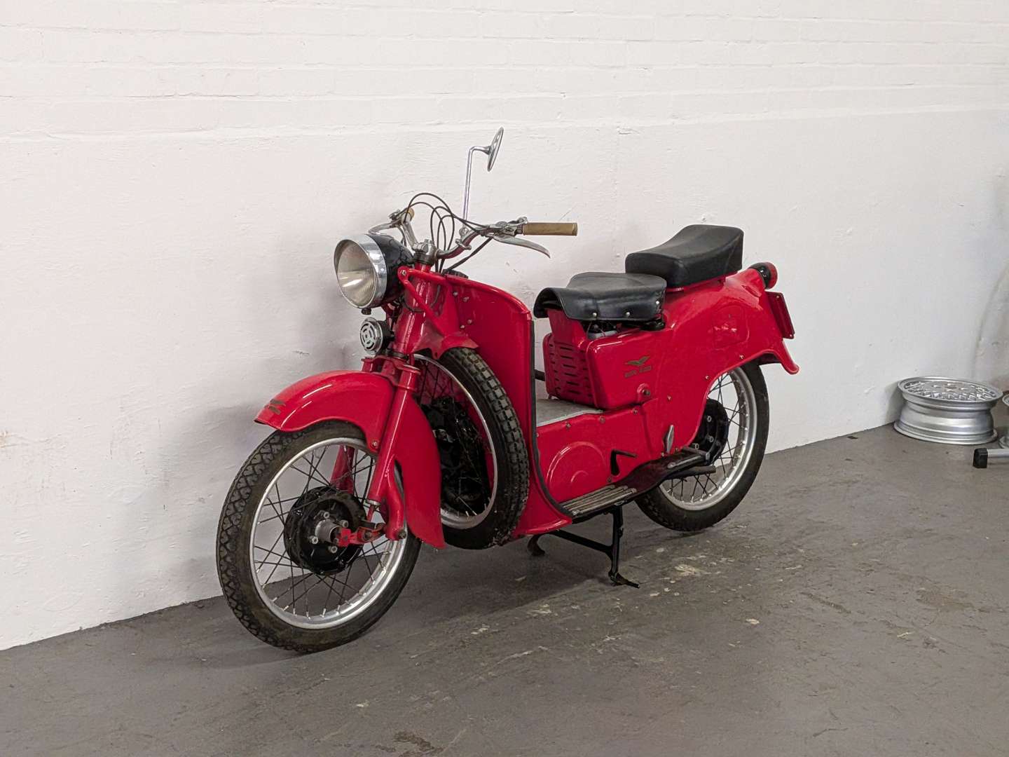 <p>1959 MOTO GUZZI 192CC</p>