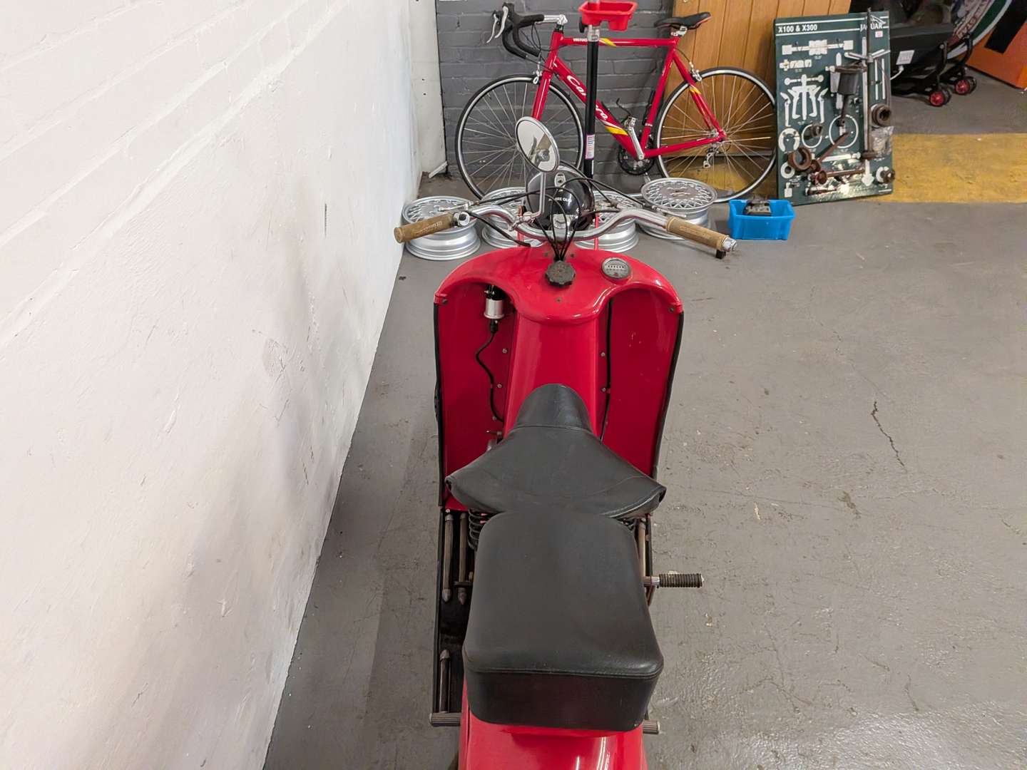 <p>1959 MOTO GUZZI 192CC</p>