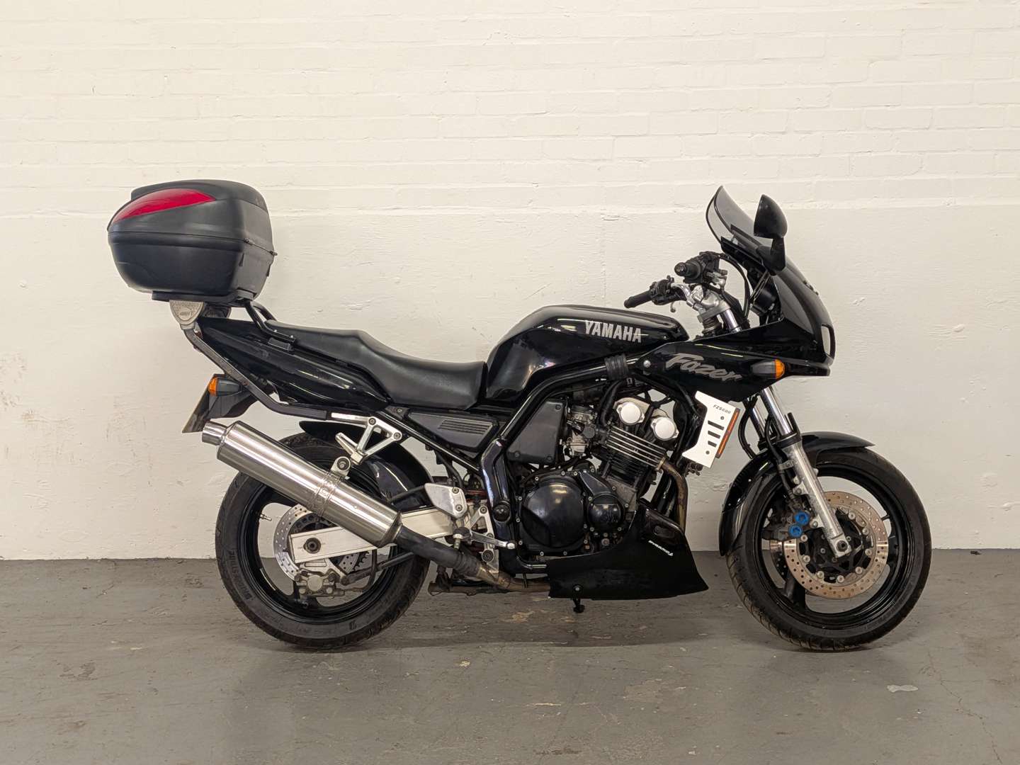 <p>1999 YAMAHA FZS 600</p>