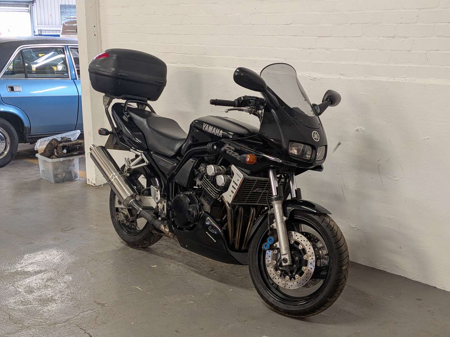 <p>1999 YAMAHA FZS 600</p>