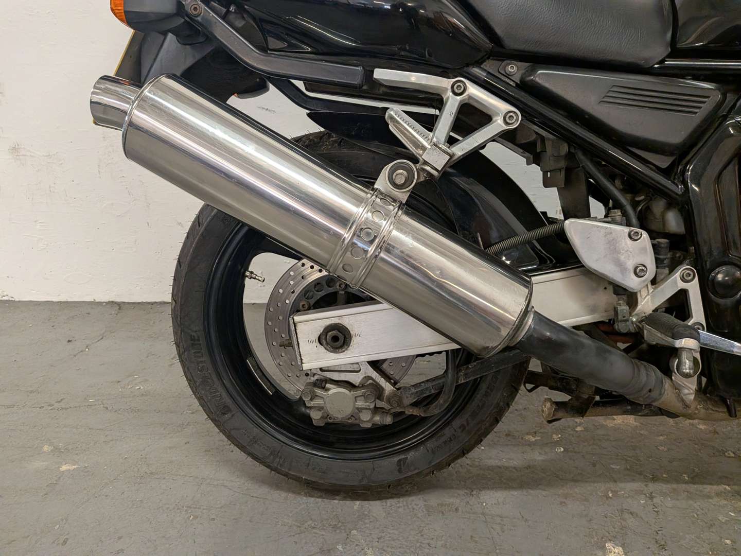 <p>1999 YAMAHA FZS 600</p>