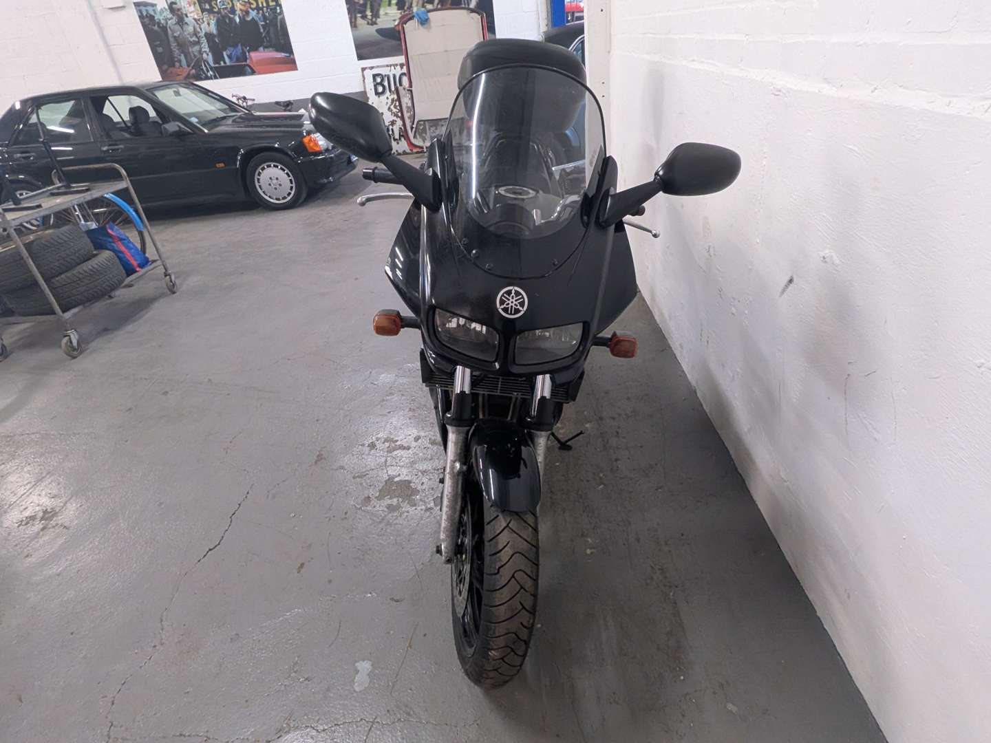 <p>1999 YAMAHA FZS 600</p>