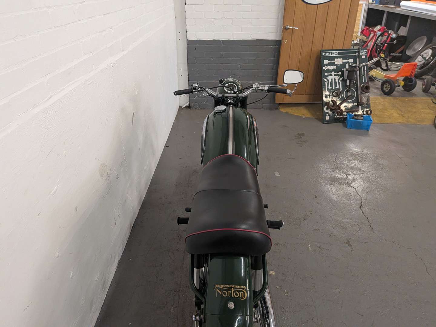 <p>1960 NORTON MODEL 50</p>