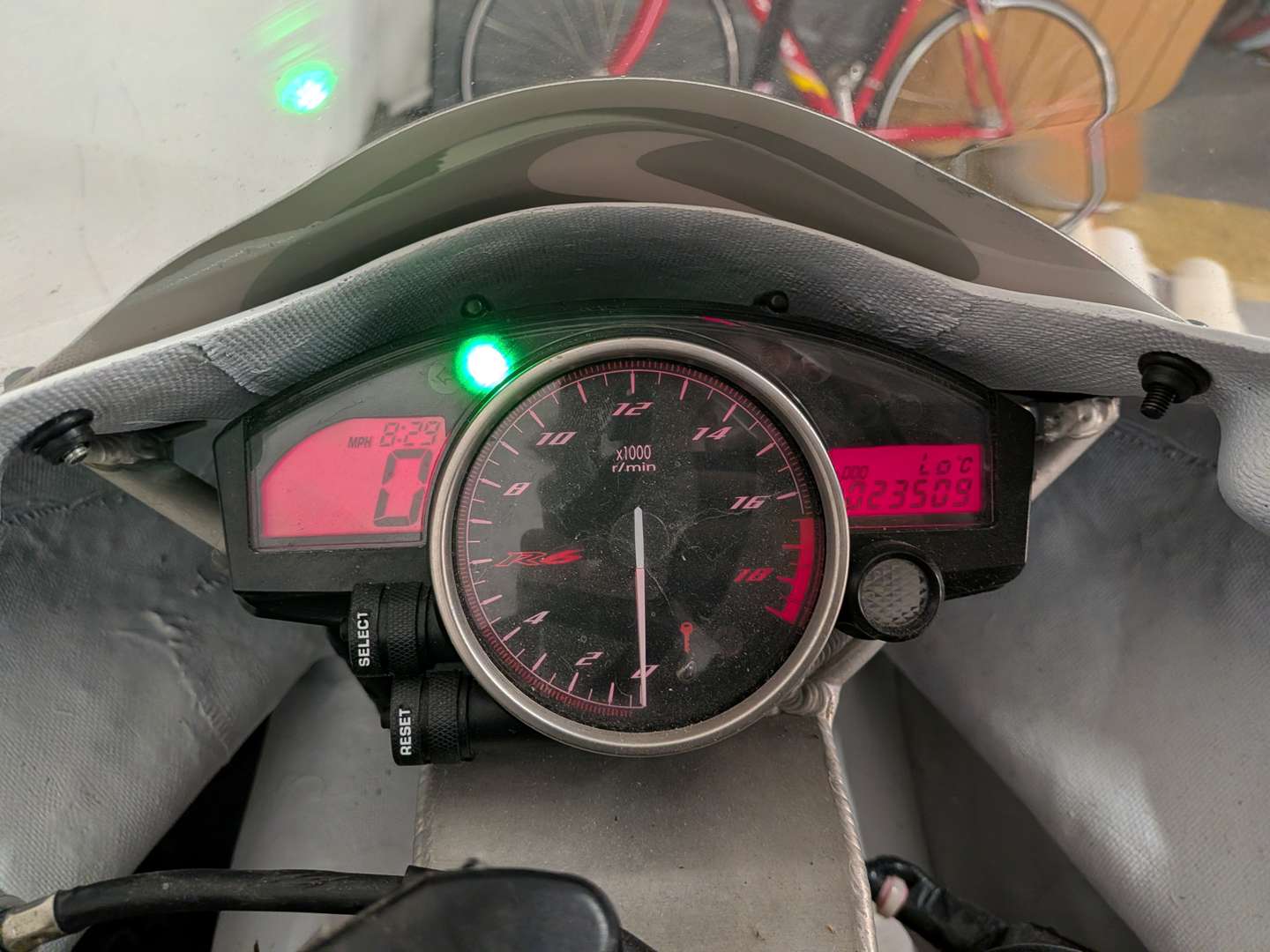 <p>2013 YAMAHA R6 TRACK BIKE</p>