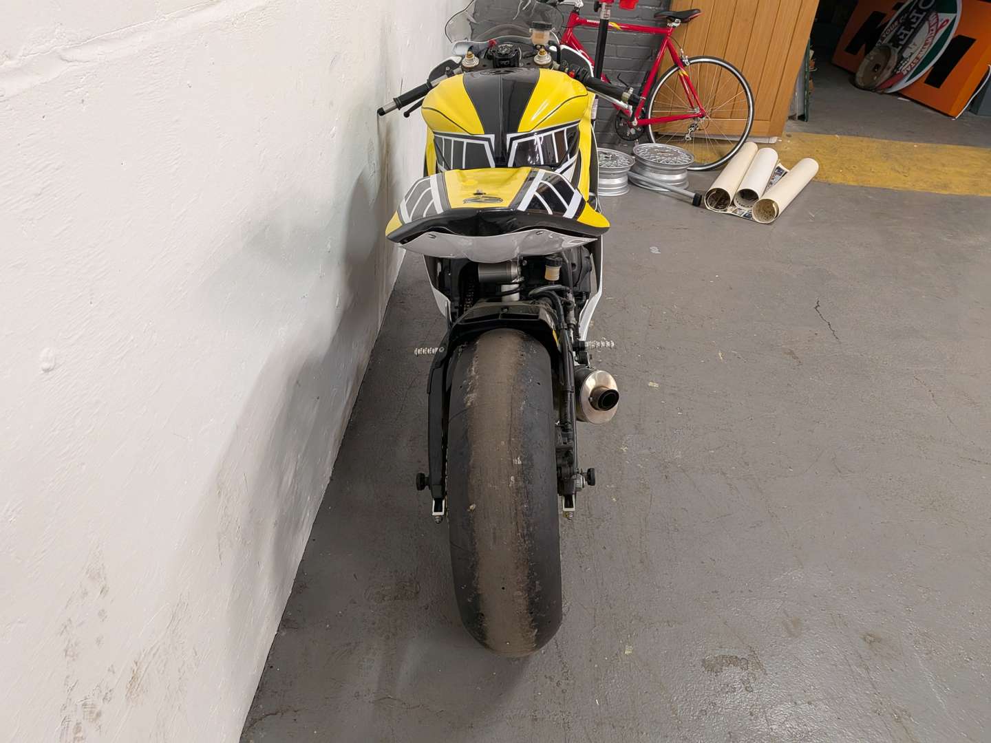 <p>2013 YAMAHA R6 TRACK BIKE</p>