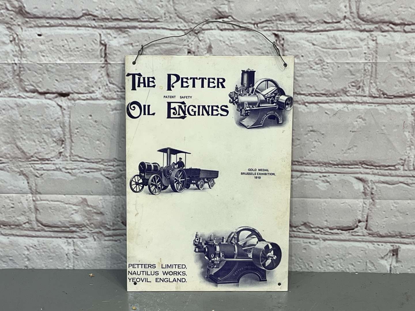 <p>The Petter Oil Engines Small Metal Sign</p>