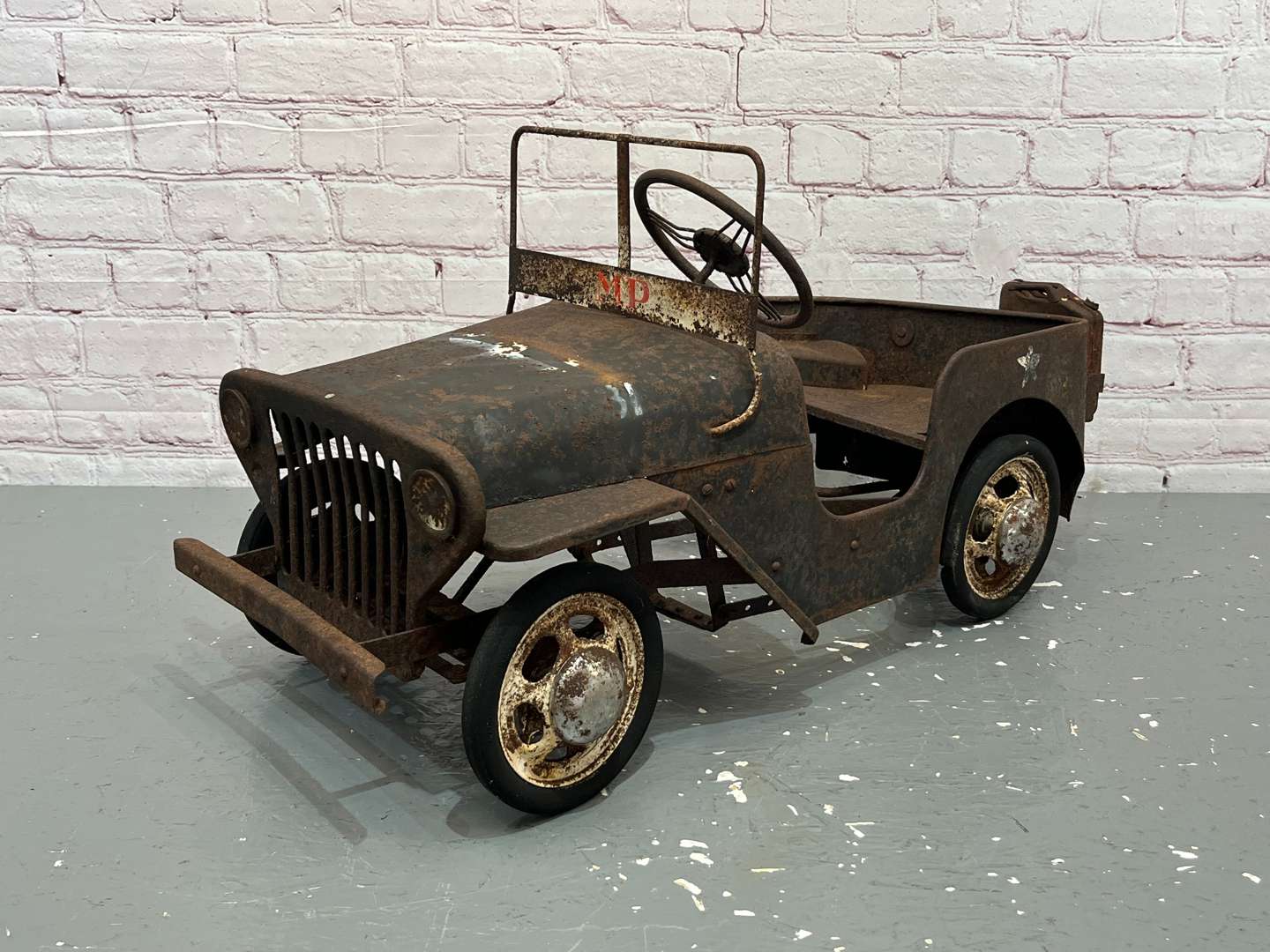 <p>Willy's Jeep Tin Plated Childs Pedal Car</p>