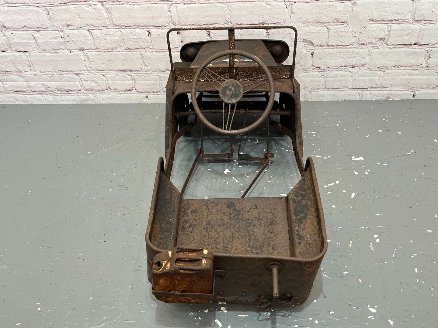 <p>Willy's Jeep Tin Plated Childs Pedal Car</p>
