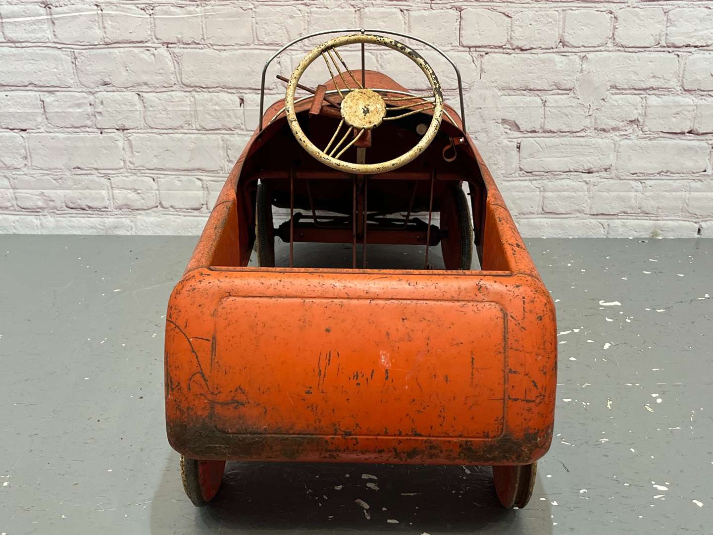 <p>Tri-ang Ariel Tin Plate Pedal Car</p>