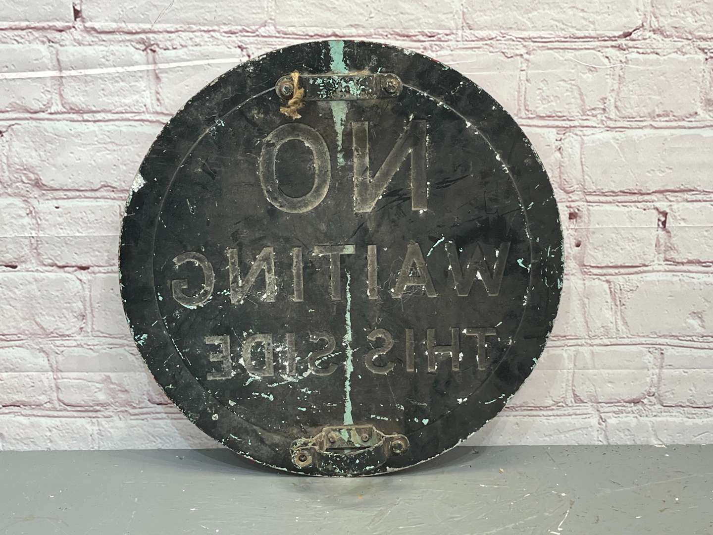 <p>Railway “No Waiting This Side” Pole Sign</p>