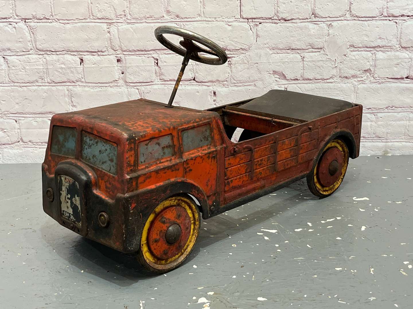 <p>MOBO Rare Tin Plate Childs Pedal Truck/Lorry</p>