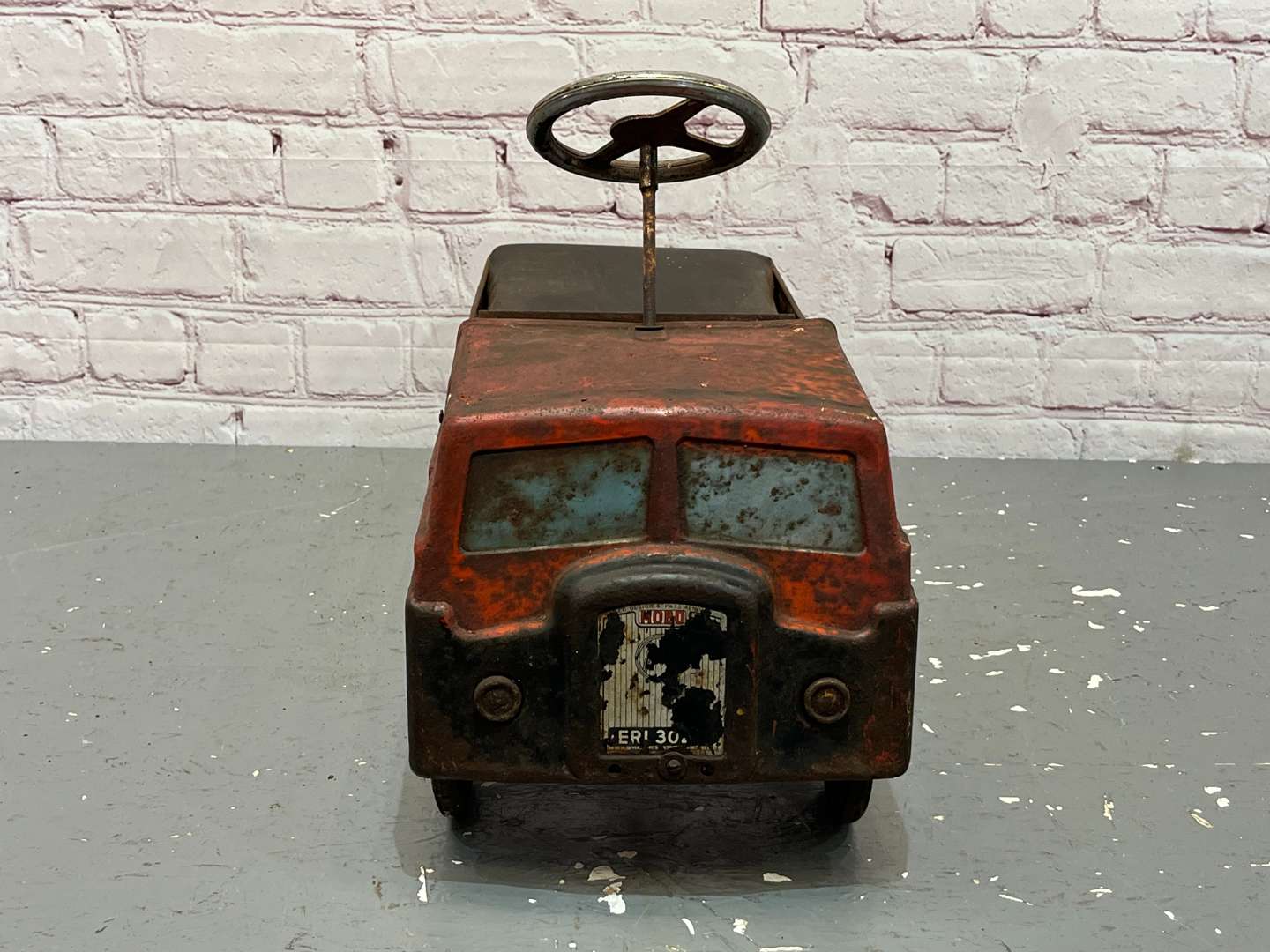 <p>MOBO Rare Tin Plate Childs Pedal Truck/Lorry</p>