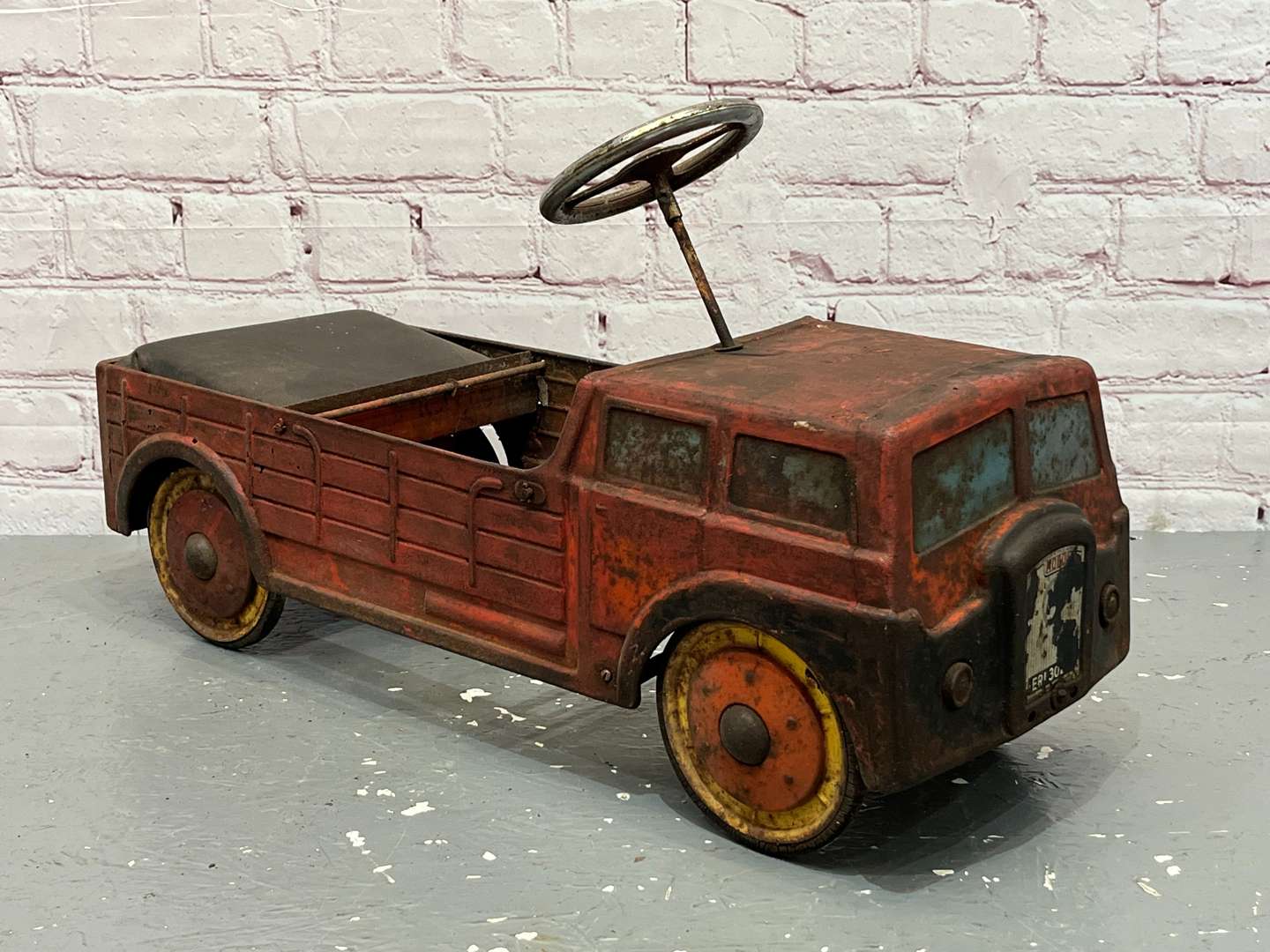 <p>MOBO Rare Tin Plate Childs Pedal Truck/Lorry</p>