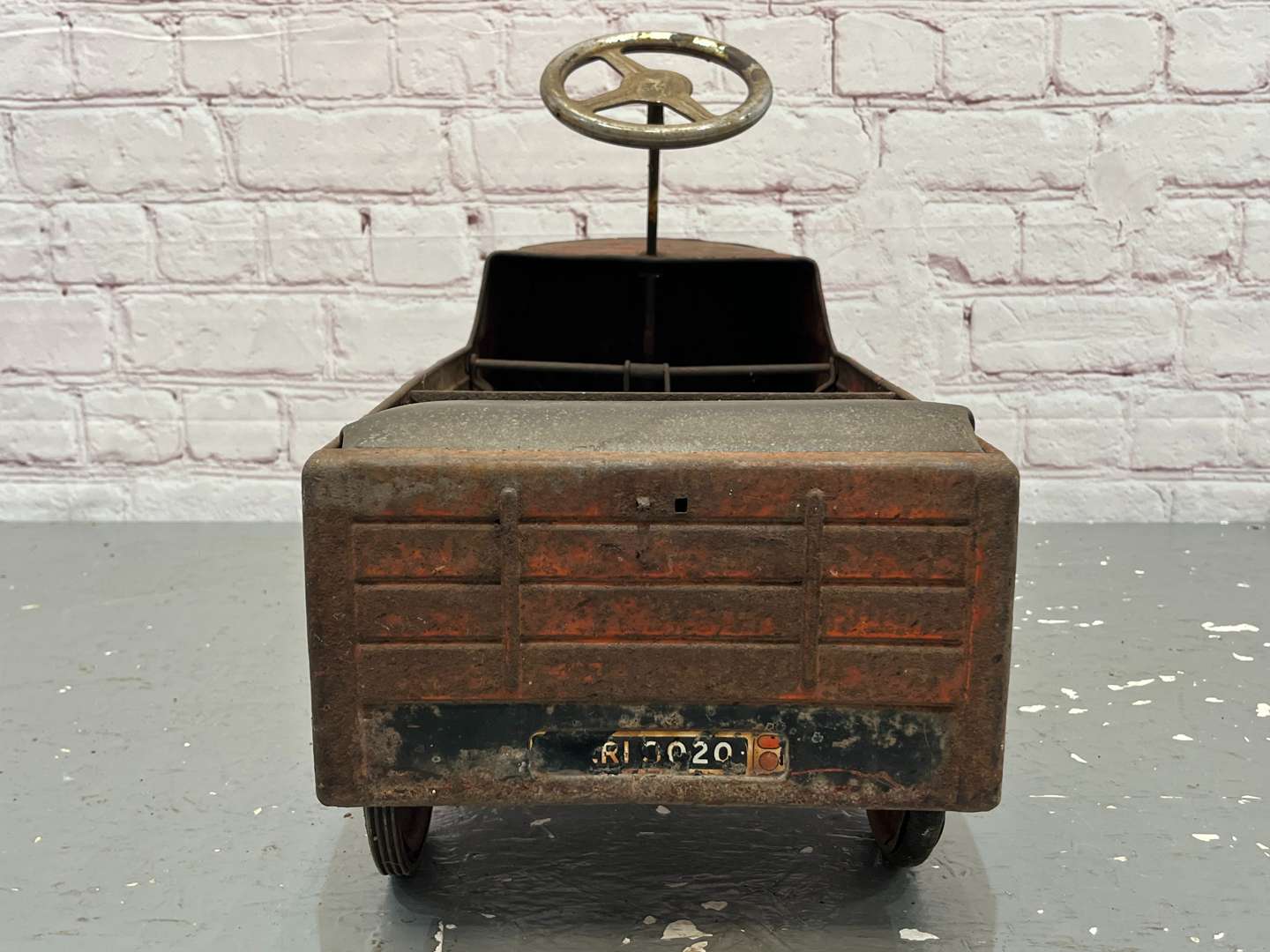 <p>MOBO Rare Tin Plate Childs Pedal Truck/Lorry</p>