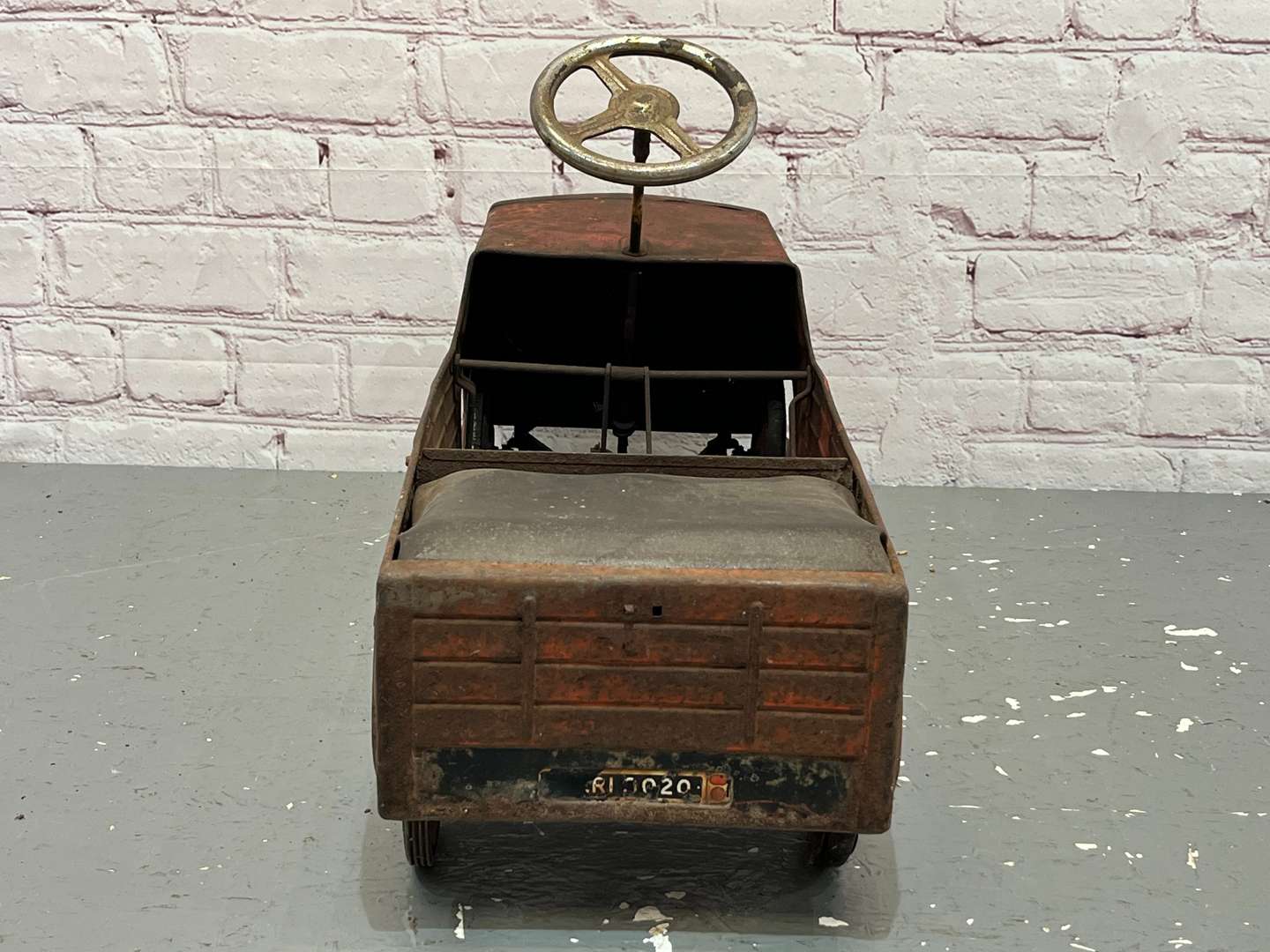 <p>MOBO Rare Tin Plate Childs Pedal Truck/Lorry</p>