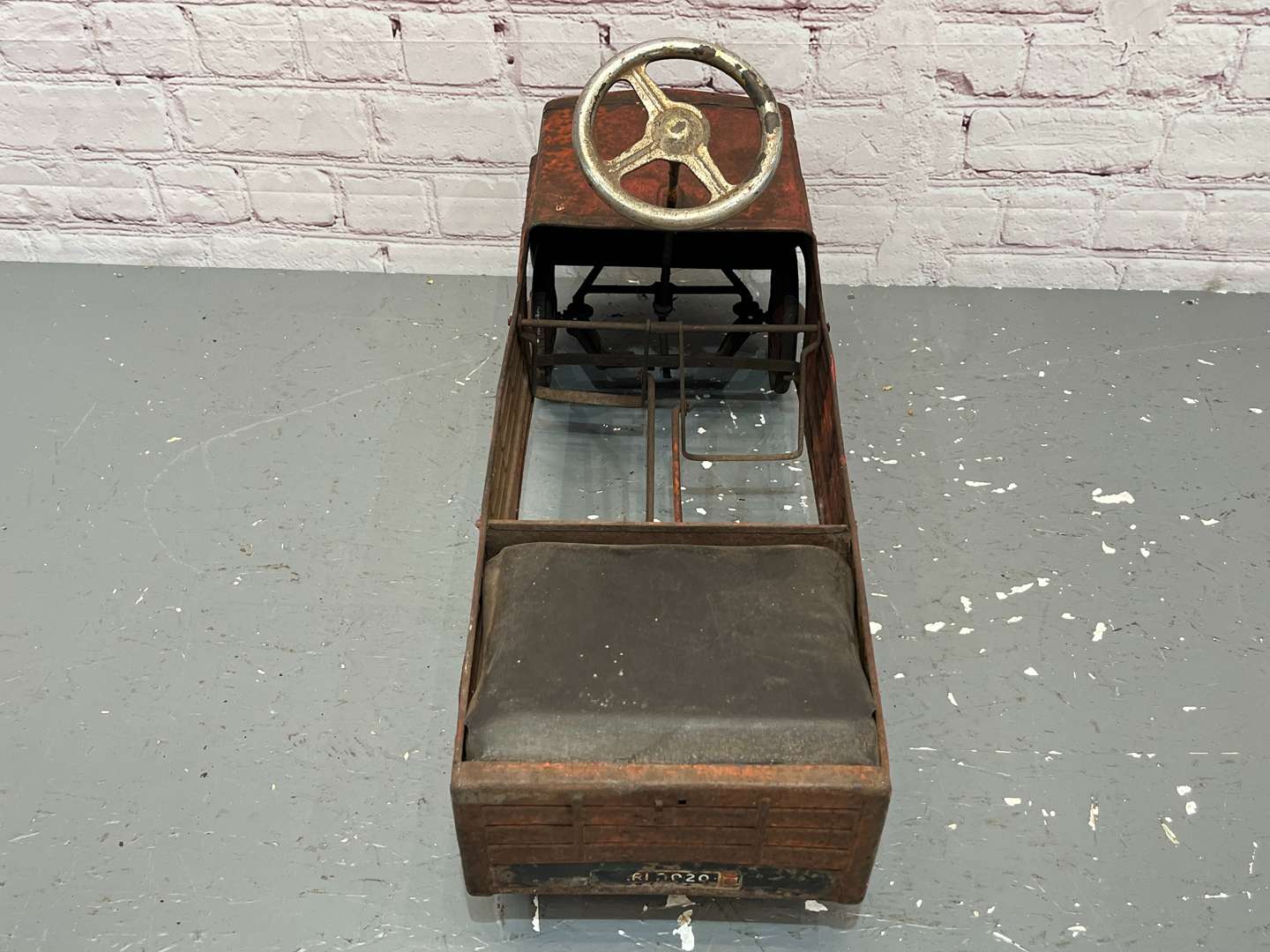 <p>MOBO Rare Tin Plate Childs Pedal Truck/Lorry</p>