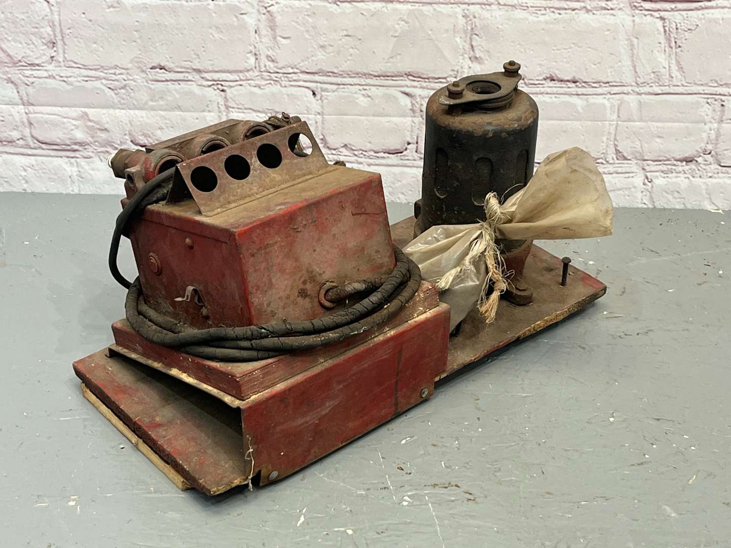 <p>Vintage Champion Spark Plug Cleaner</p>