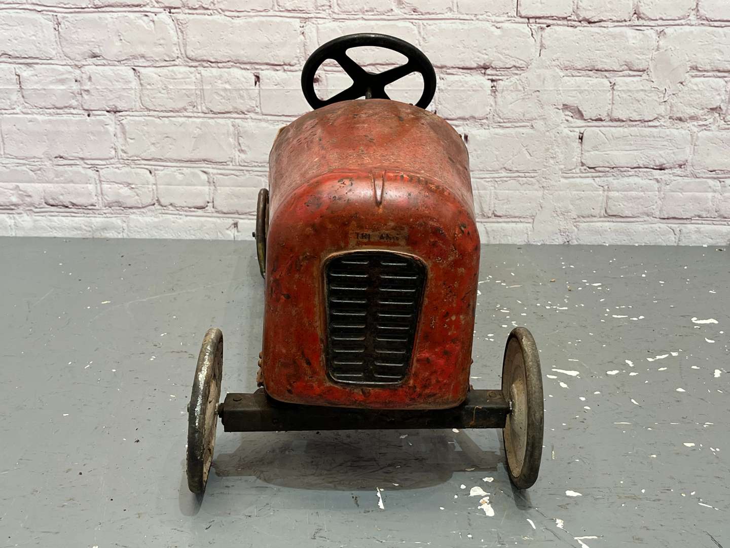 <p>Tri-ang Tin Plate Childs Pedal Car</p>